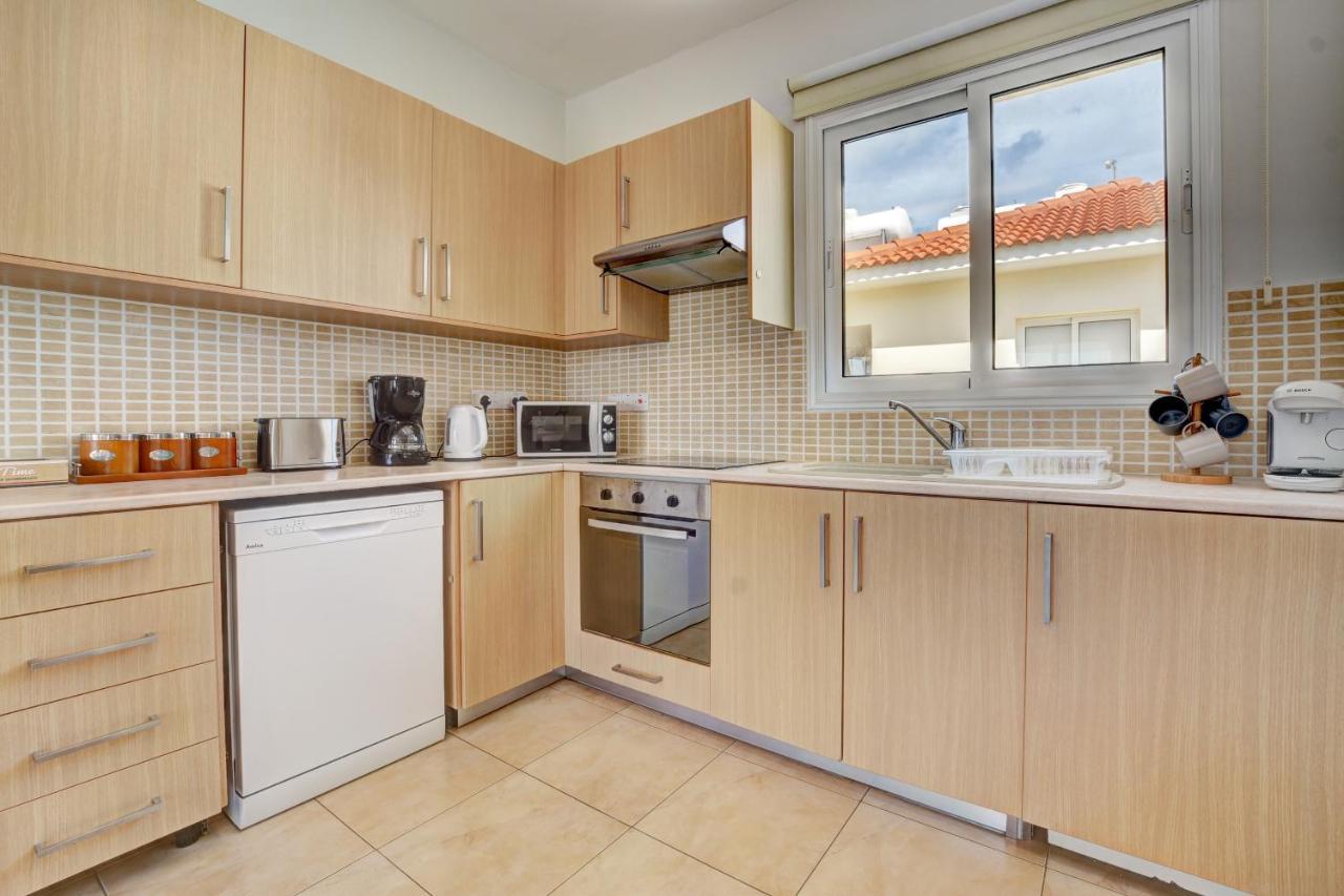 ♥ Sunny&Cozy Family Apartment ★ Walk To The Beach☼ Paralimni Exterior foto
