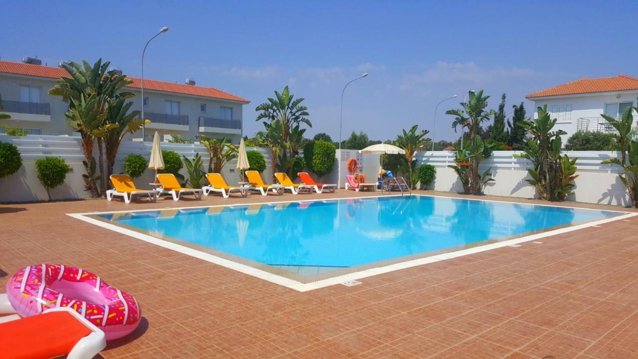 ♥ Sunny&Cozy Family Apartment ★ Walk To The Beach☼ Paralimni Exterior foto